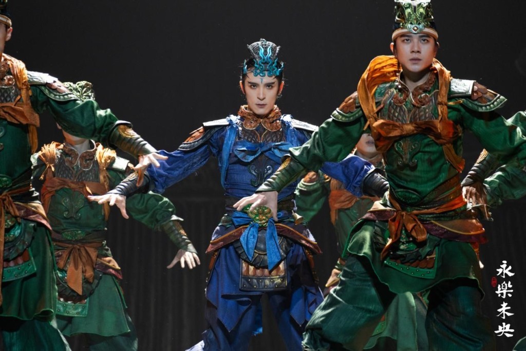 “蓝釉角神”舞段