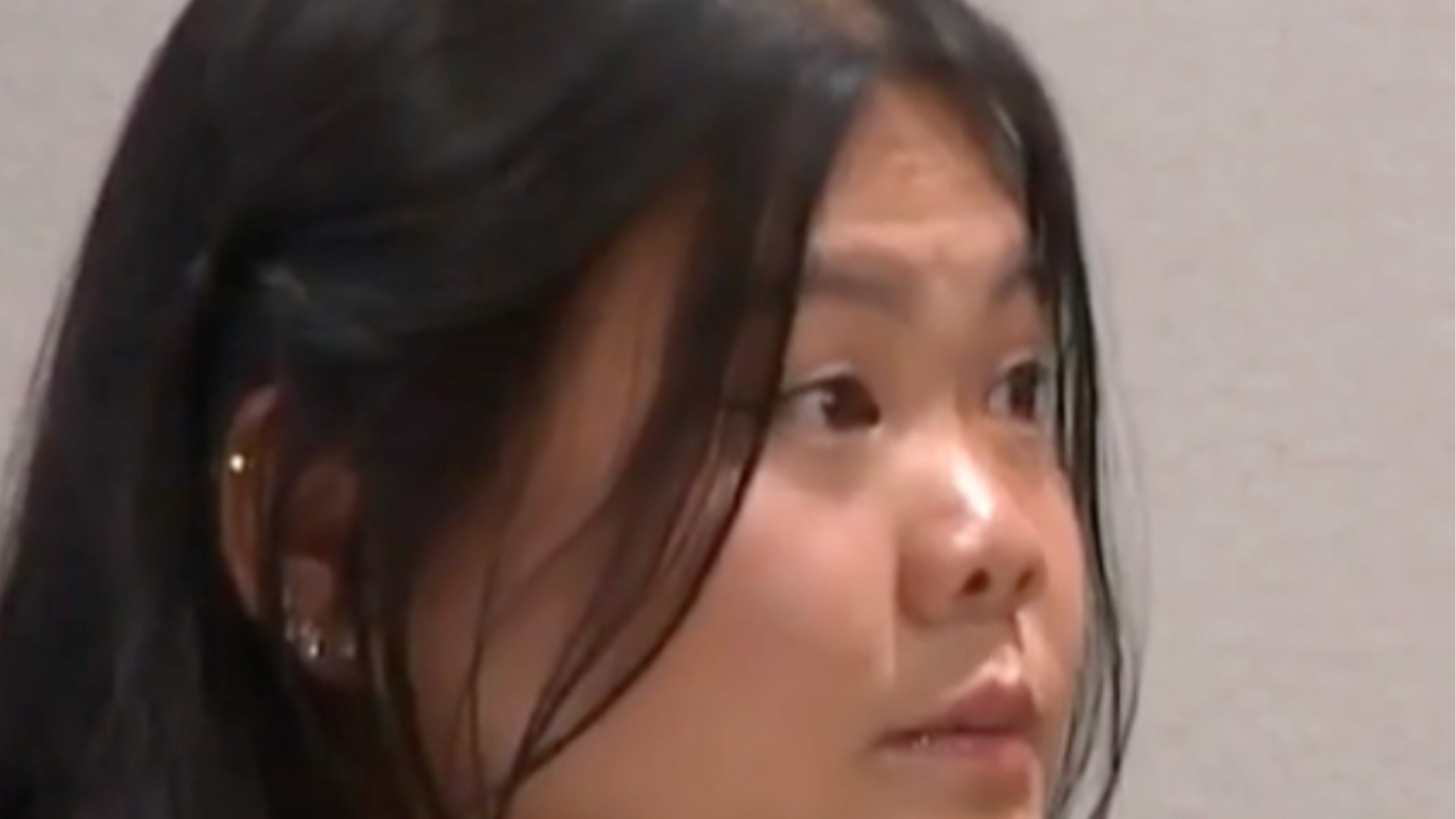 3年前的新闻：触目惊心！华裔女孩血泪控诉美国养父母将其锁地牢虐待奴役十余年，然而这对禽兽父母却未被严惩，一个被判6个月，一个甚至没坐牢