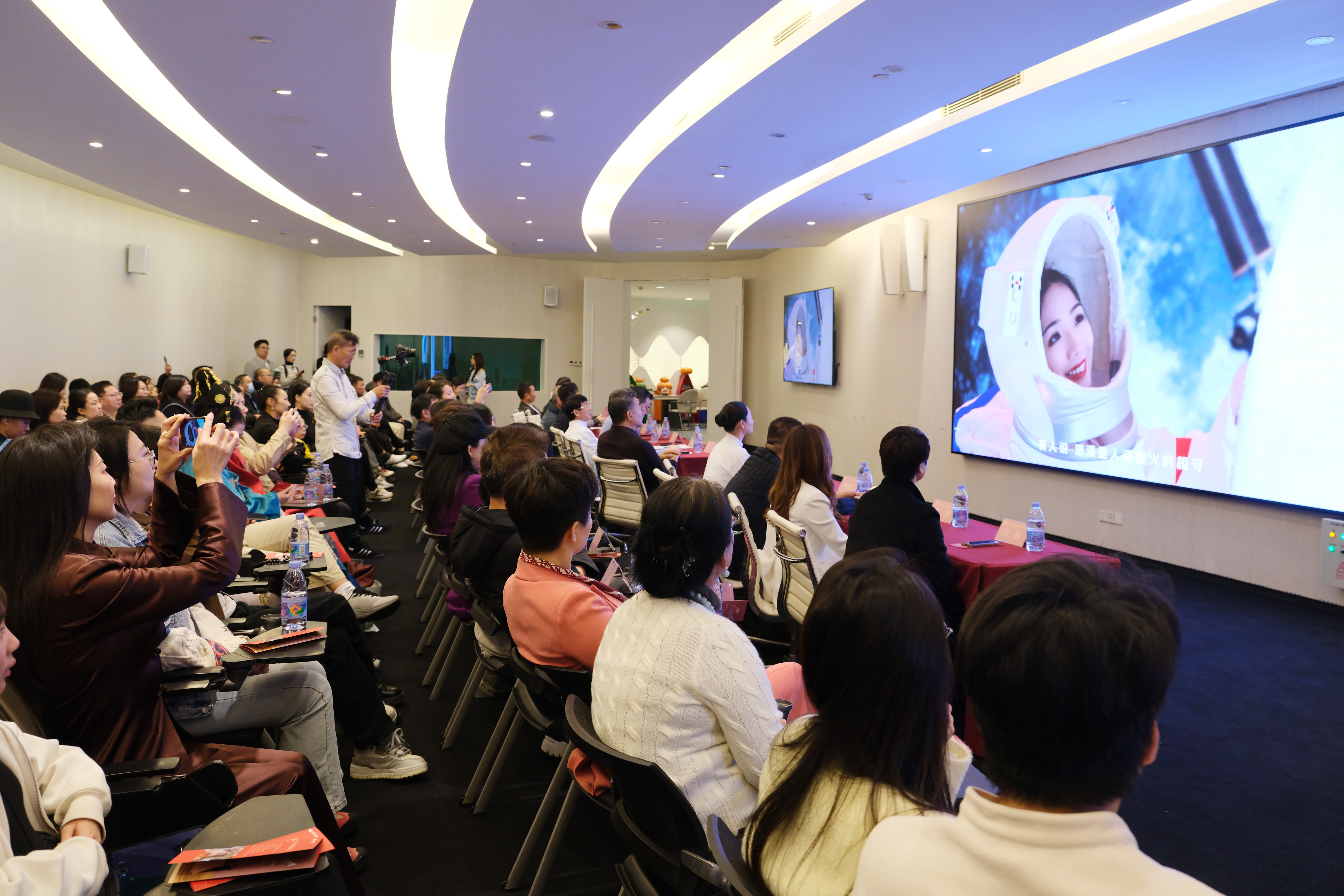 “太空婚礼”全球发布 深圳太空馆引领新时代婚礼新风尚