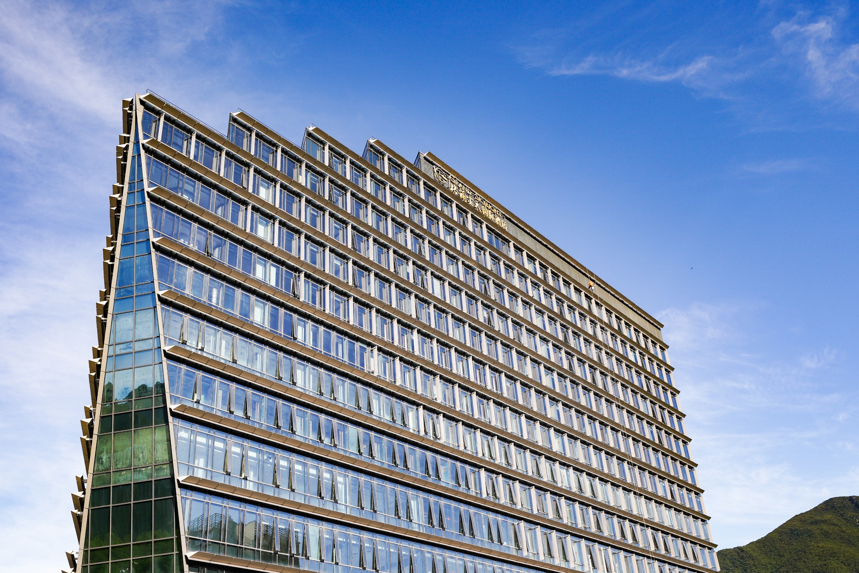 山海人文旅居新地标亮相 大鹏文旅格兰云天国际酒店启幕运营