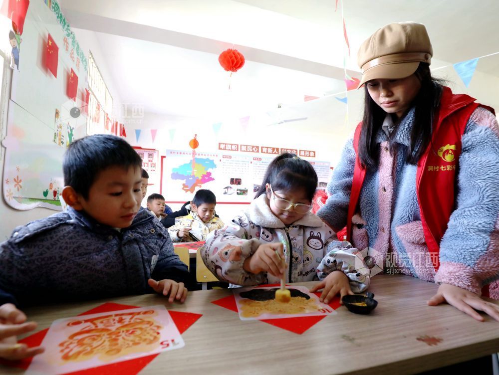 江西分宜：学非遗拓印 享文化假期（图）