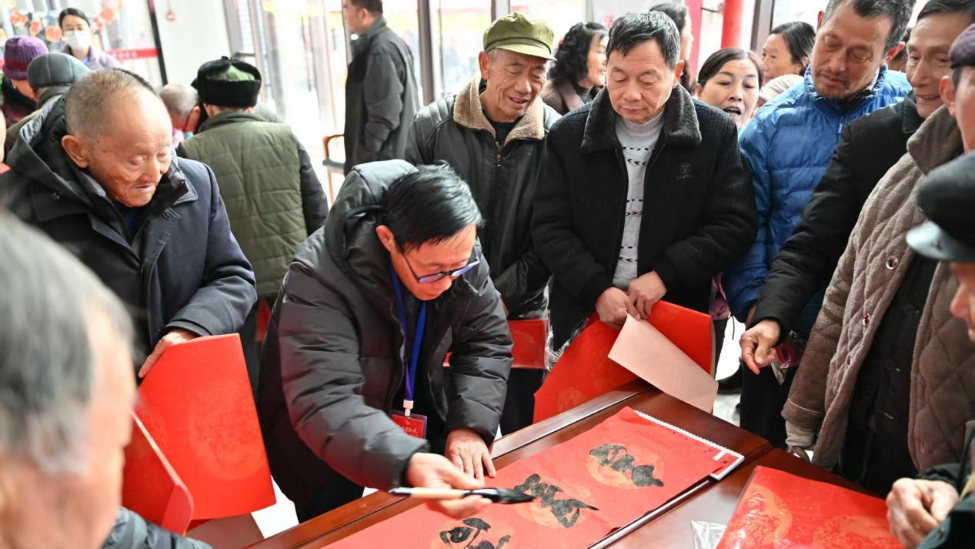 九江柴桑区新塘乡2026年新春年货节热闹启幕