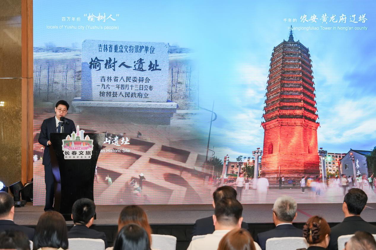 (图:长春市文化广播电视和旅游局党组书记、局长张辉勇介绍长春文旅)