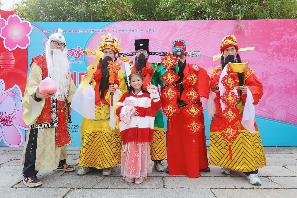 市民游客沉浸式参与《隐藏的五福》剧本式游览活动