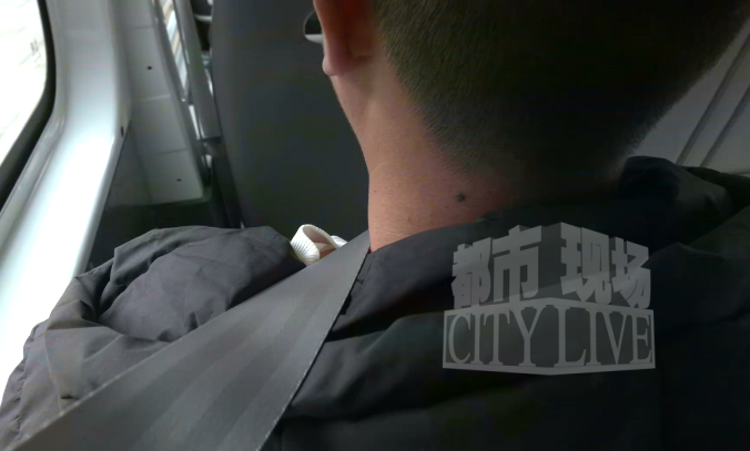 男子花10万元购买上汽大通新车 安全带“卡脖”被指存安全隐患