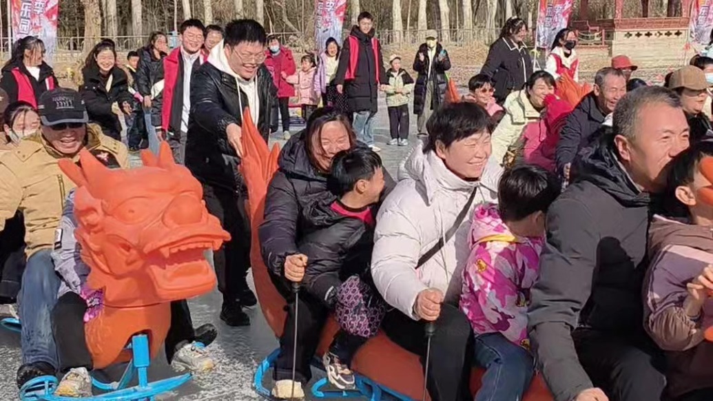 甘肃肃州上演冰雪奇缘　折翼天使纵享丝“滑”