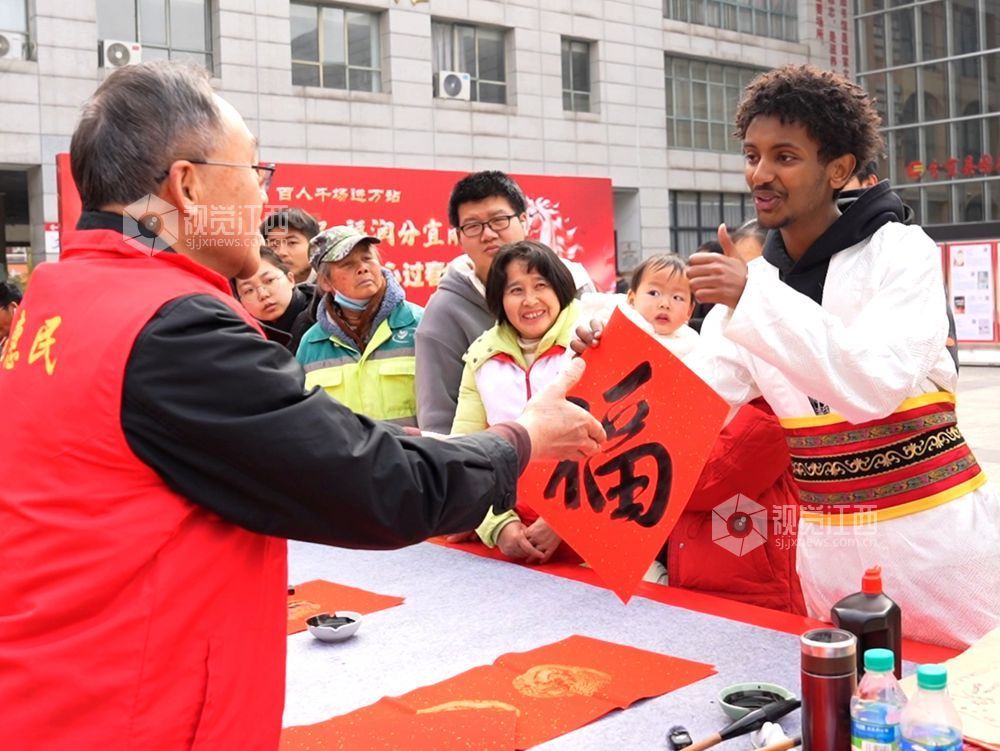 江西分宜:多国留学生感受中国文化年味(图)
