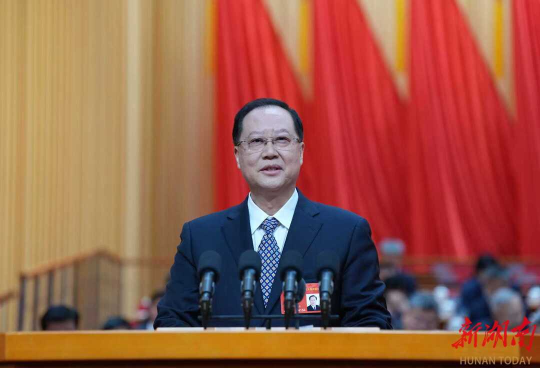 省委副书记、省人民政府省长毛伟明作政府工作报告