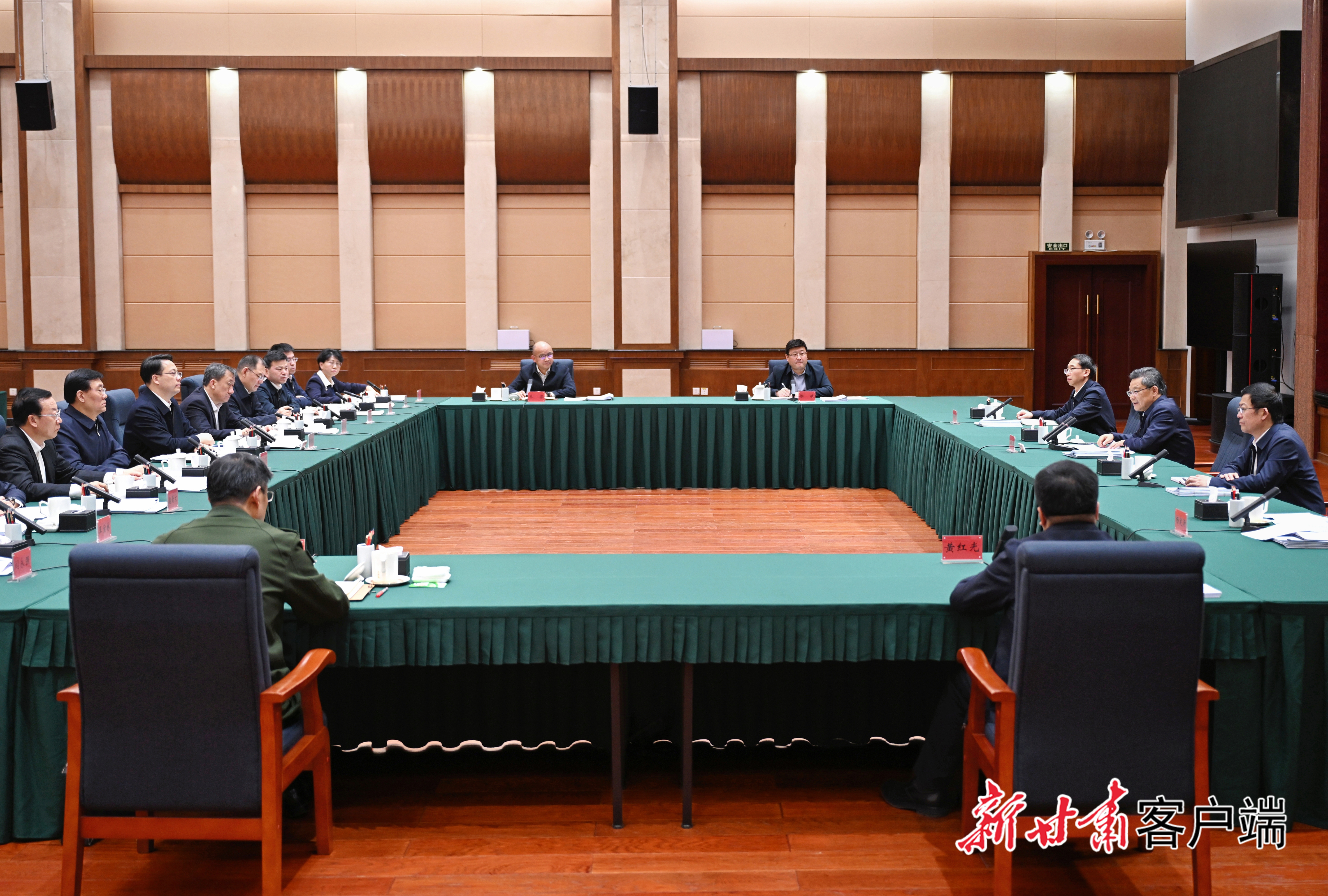 2月4日,根据省委统一安排,省委副书记、省长任振鹤参加指导兰州市委常委会2025年度民主生活会。新甘肃·甘肃日报记者 盛学卿