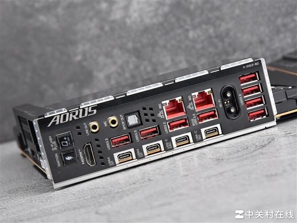 AMD锐龙7 9850X3D实测：性能起飞 解锁千帧游戏