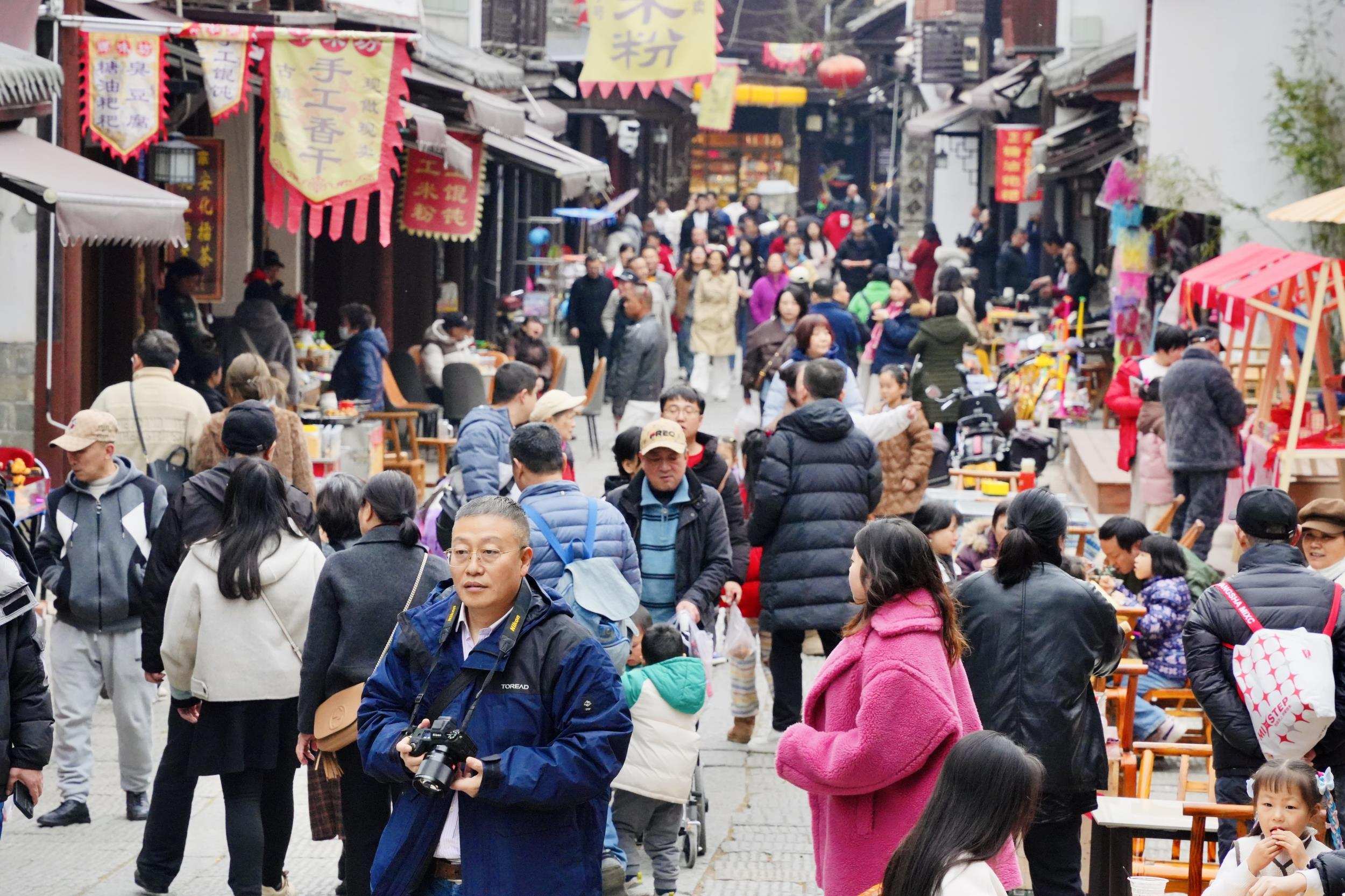 2026年长沙欢喜过大年文旅嘉年华暨长沙市新春灯会开幕式璀璨举行