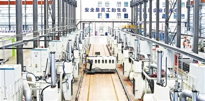 赣州富尔特电子股份有限公司智能化生产车间。　　记者刘青 摄