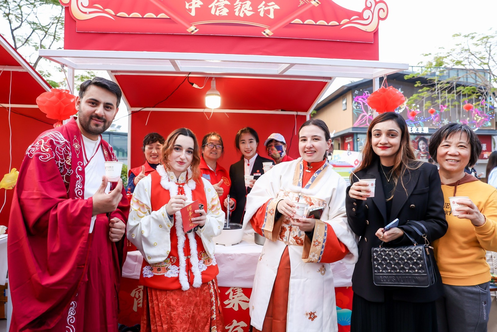 从“深爱空间”到国际化社区：香蜜湖以服务“微窗口”打造国际会客厅