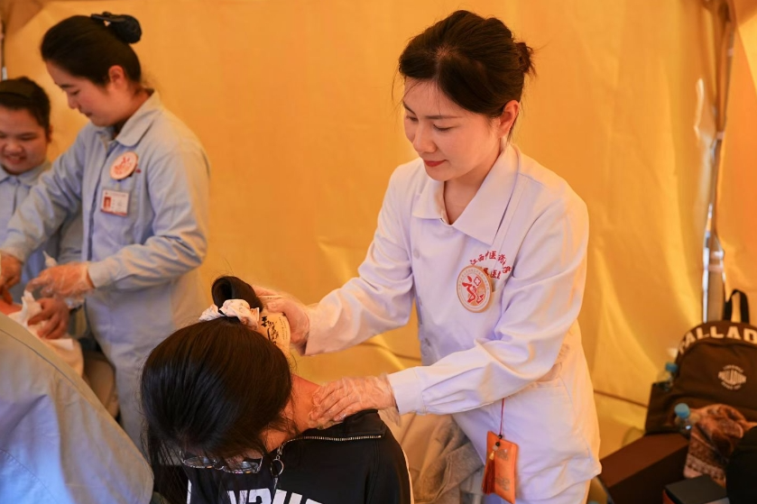 南昌万寿宫惠民义诊现场。