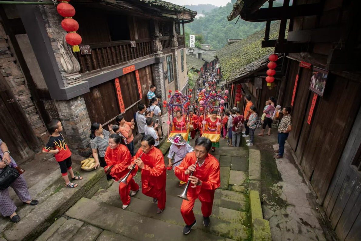 塘河耍“龙灯”