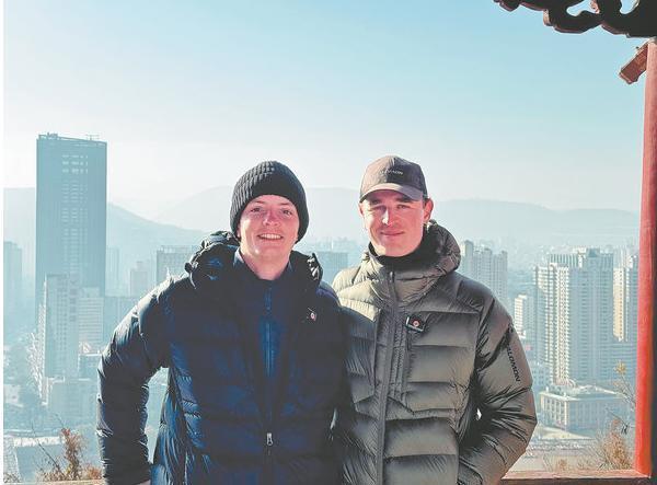 凤凰晚报|首秀摔倒后，谷爱凌逆风翻盘闯进决赛