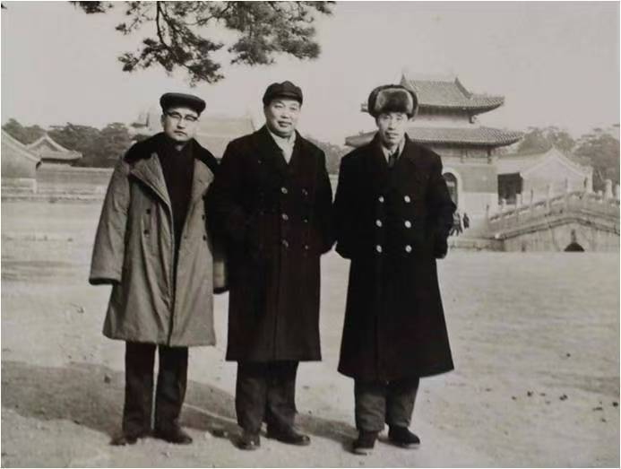 国医大师南征（左）与恩师国医大师任继学（右）合影