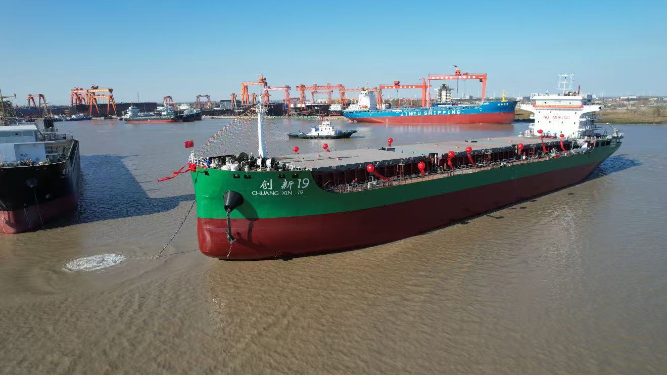 不烧油的船来了！国内首艘“喝”甲醇的巨轮首航，减排超90%