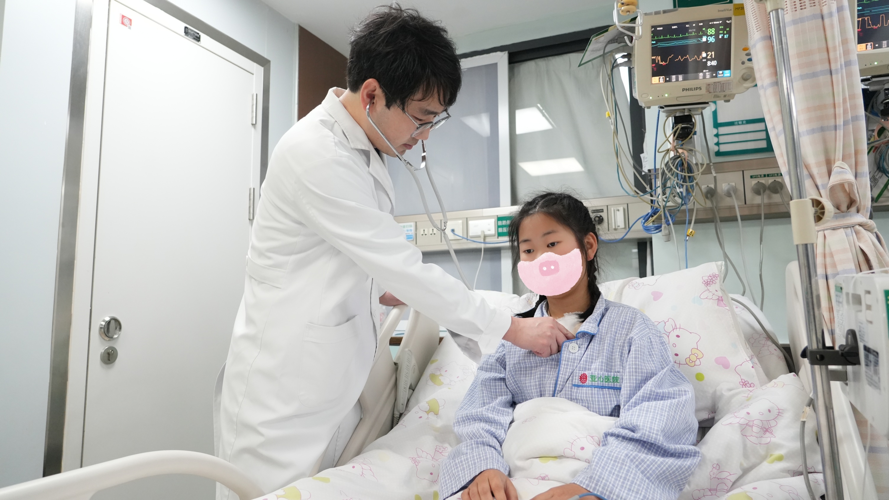 李晓勇主任为小希做检查