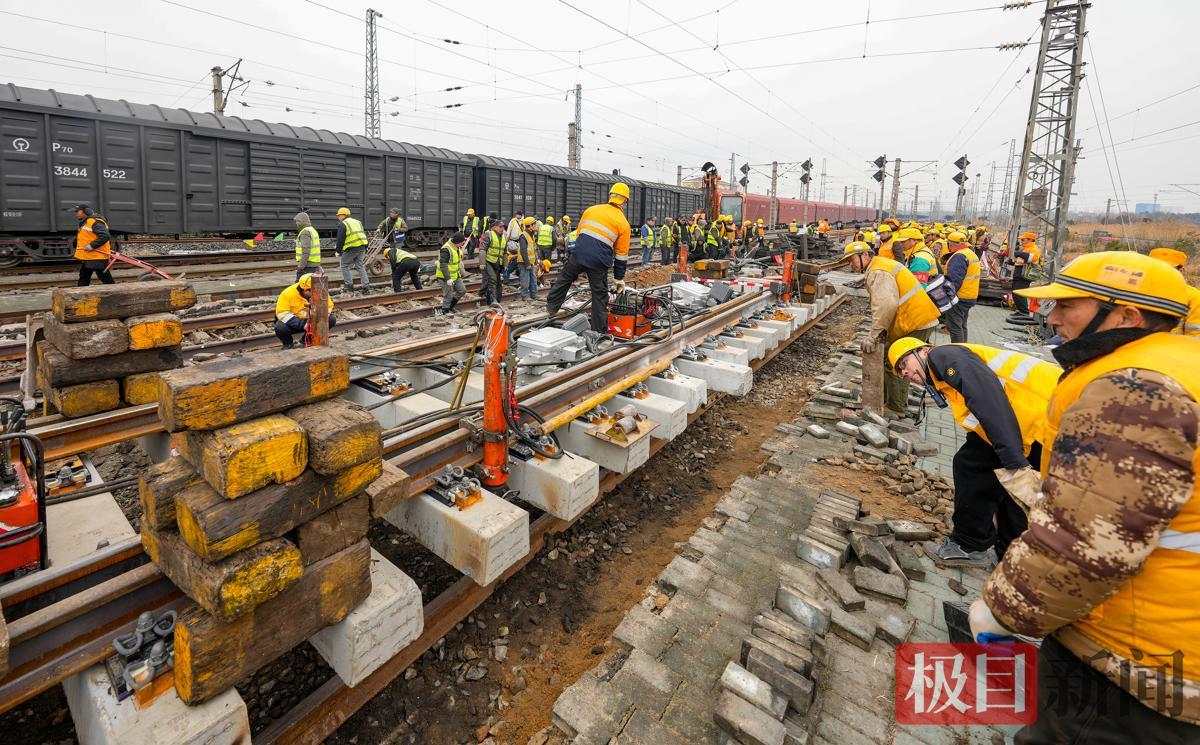 更换武汉北编组站二场2001号道岔