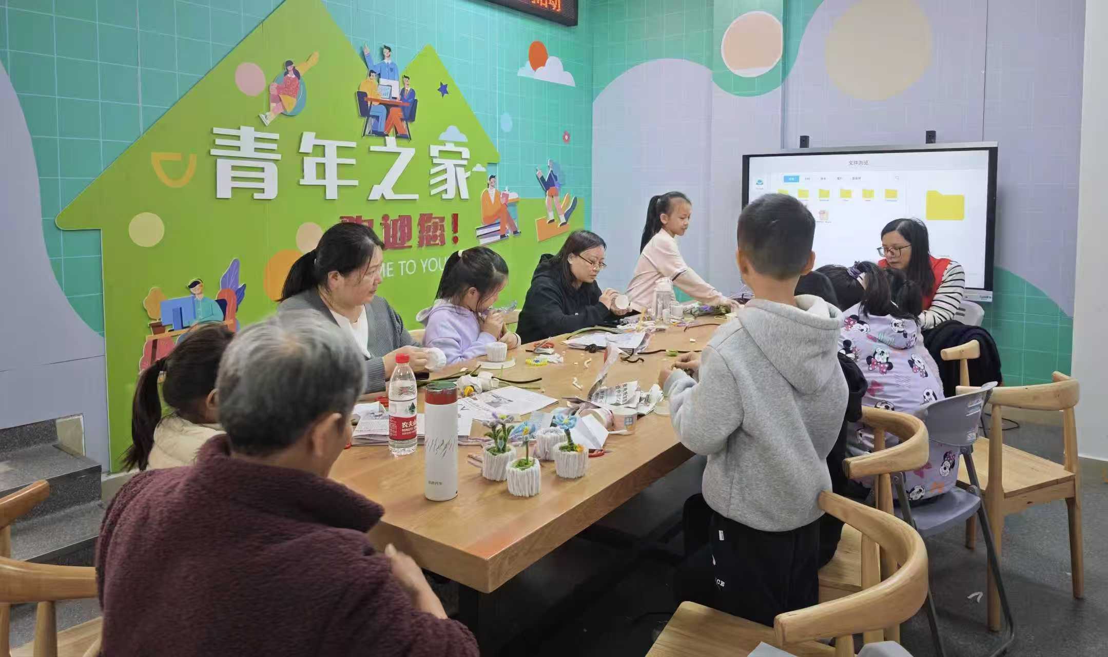 “指尖巧艺，萌趣手作”福中福社区新时代文明实践站开展儿童扭扭棒手工系列活动