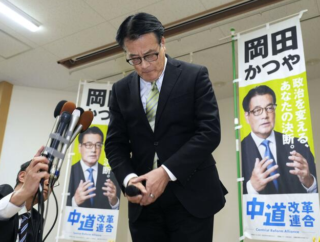 人物|追问高市涉台言论后,曾连续12次当选的他,竟然落选了