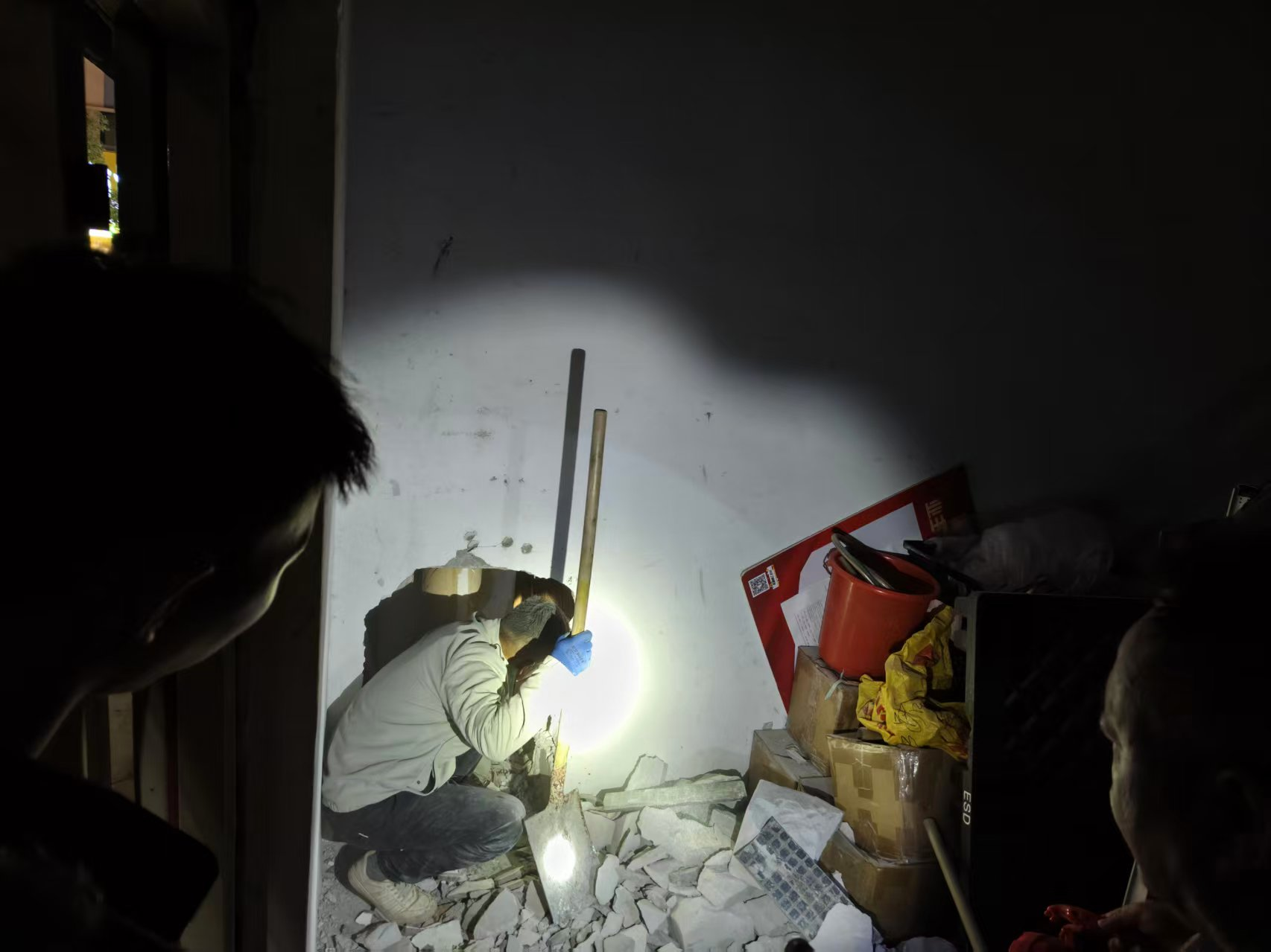 多方协助寻找到破拆点