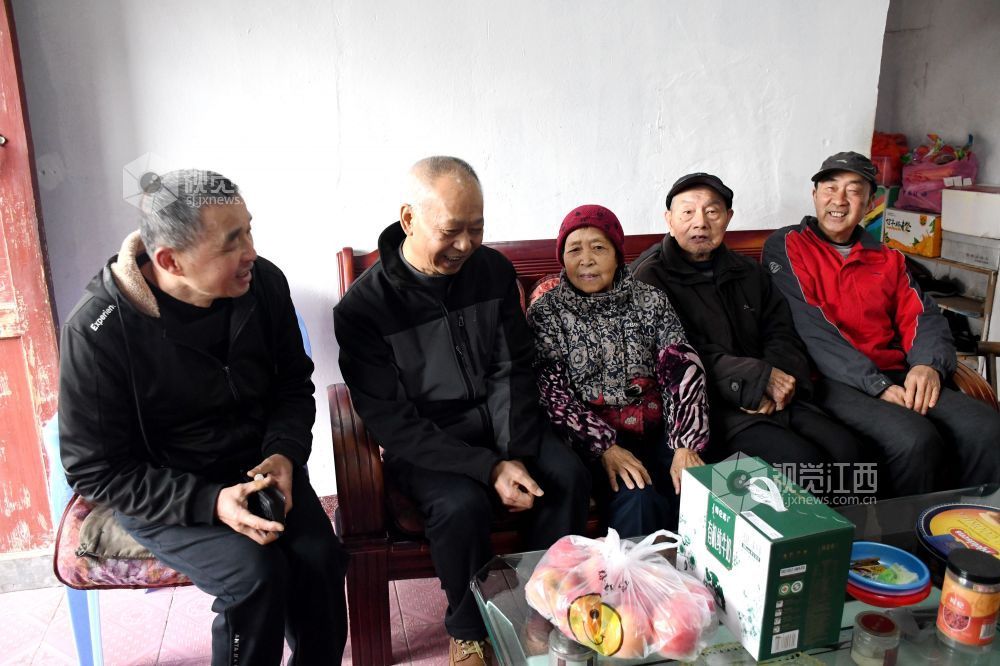 江西南丰：春节前夕“五必访”（图）