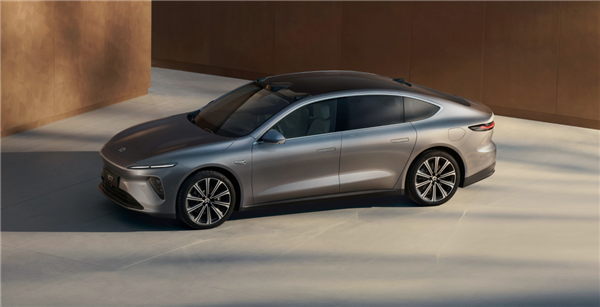 李斌：蔚来今年再建1000座换电站 加电比加油更方便成为现实