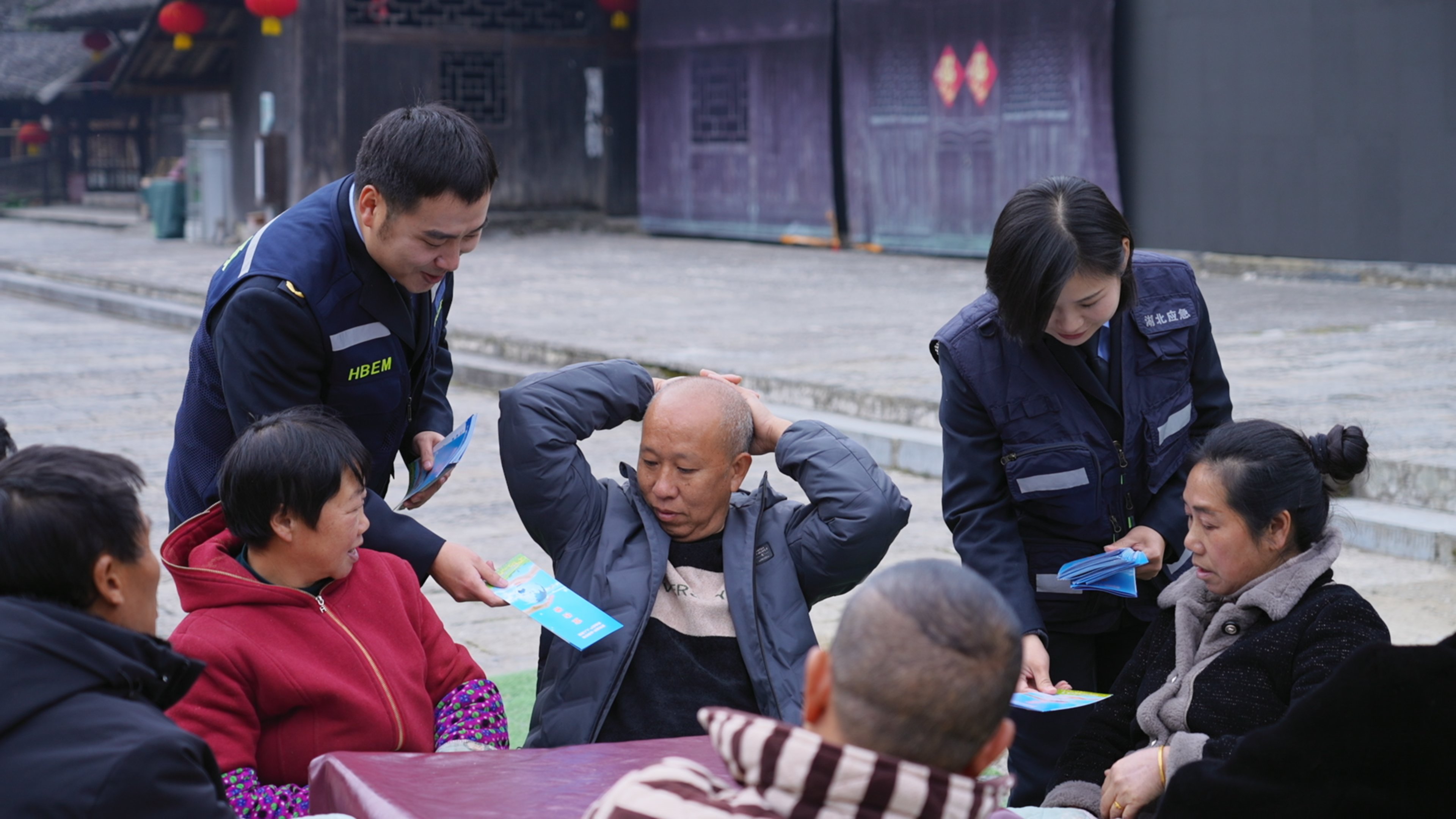 《穿越古今的应急智慧》走进恩施彭家寨 揭秘土家吊脚楼中的应急安全智慧