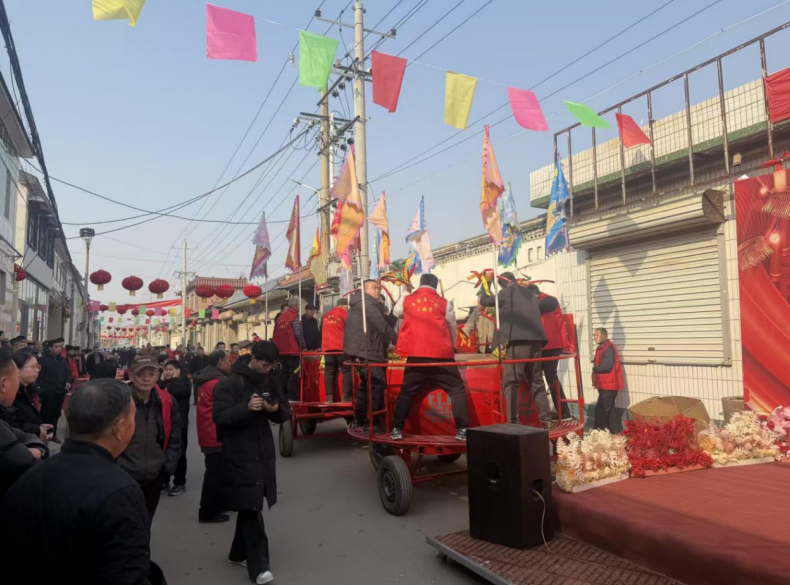 宁晋县大陆村镇常家庄一村举办全民大团圆活动