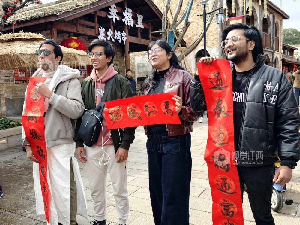 江西分宜:外国留学生体验民俗感受年味(图)