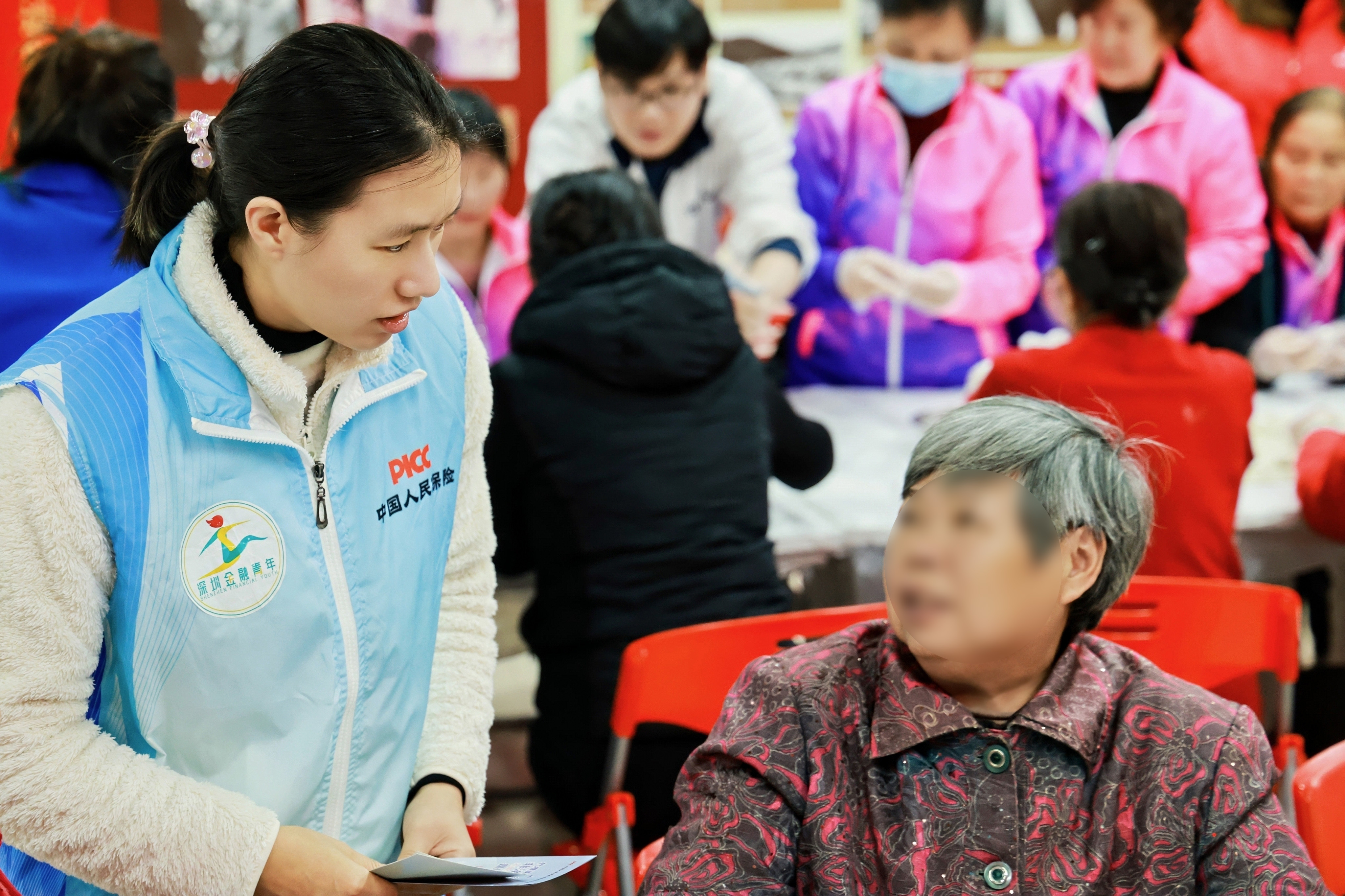 腊八粥暖,反诈入心:人保健康走进社区守护居民“钱袋子”