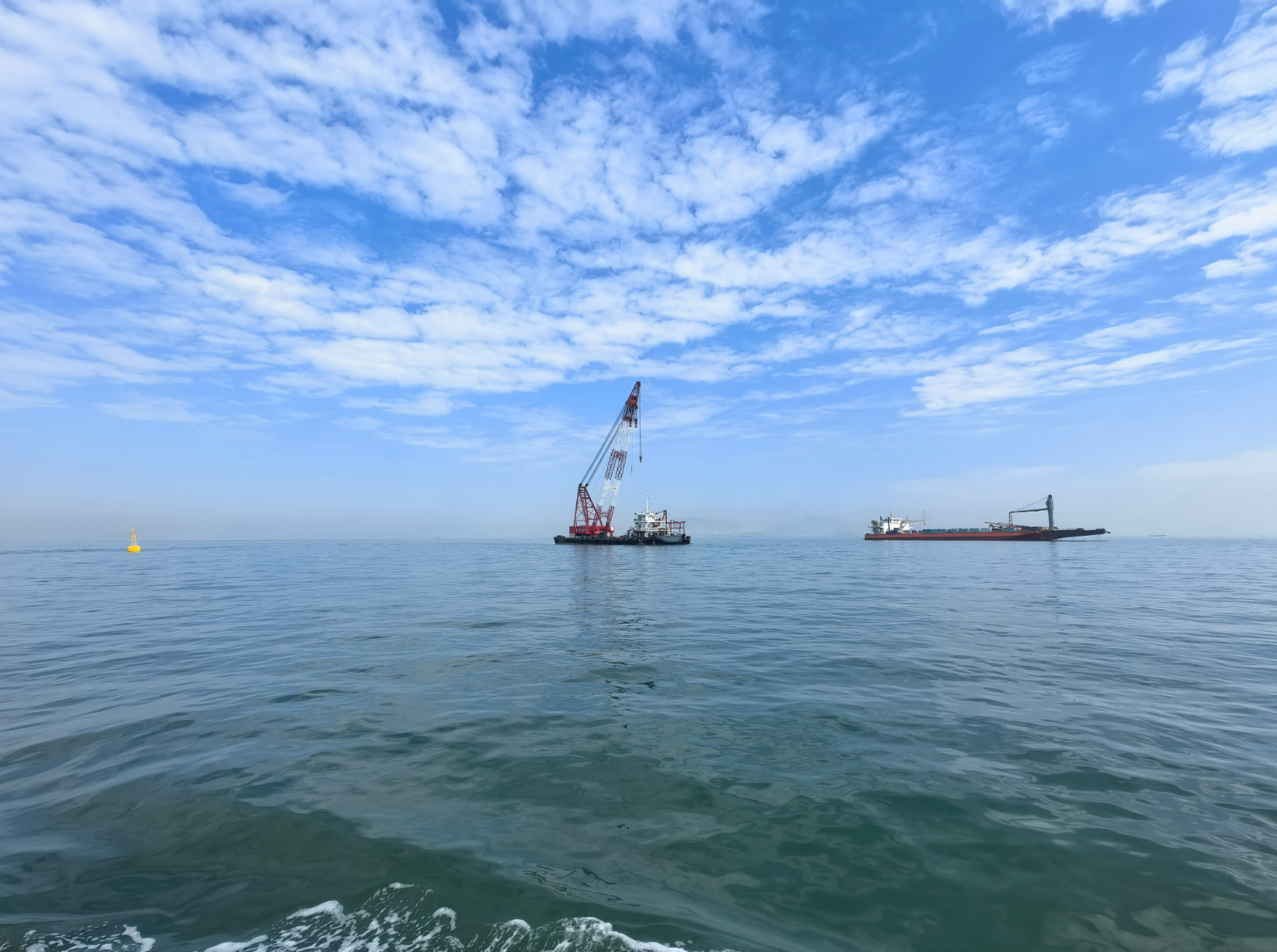 护航世界最长海陆双向定向钻工程 南山海事坚守一线保障大湾区能源动脉安全贯通