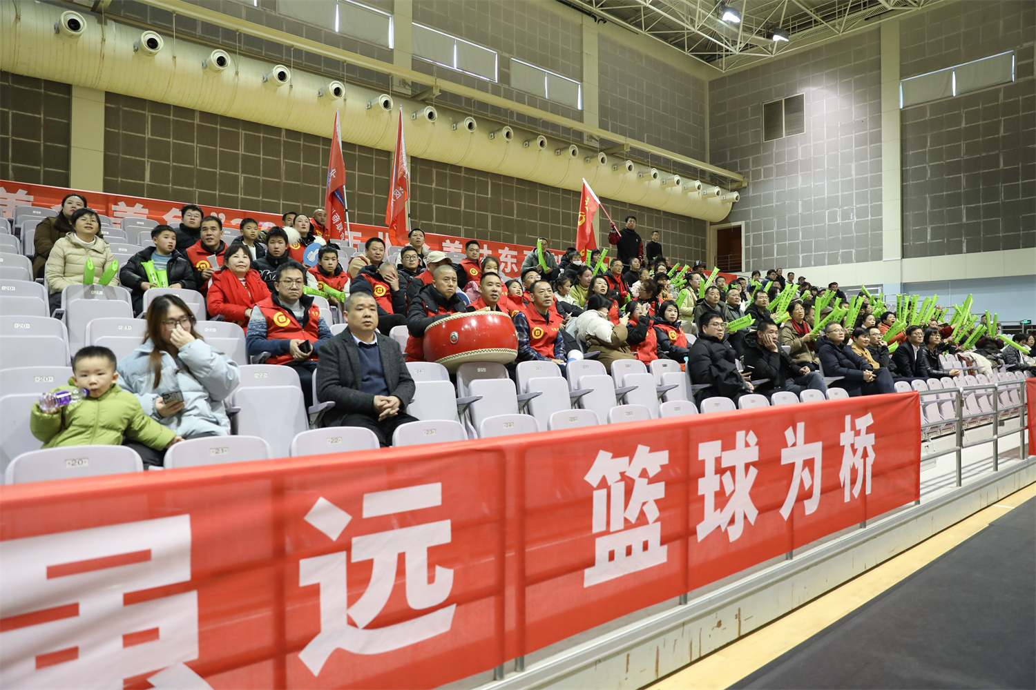 一场跨越山海的“迎春篮球派对”!北仑与美姑球员赛场共叙协作情