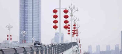 日照：灯笼高挂迎新春 扮靓港城年味足