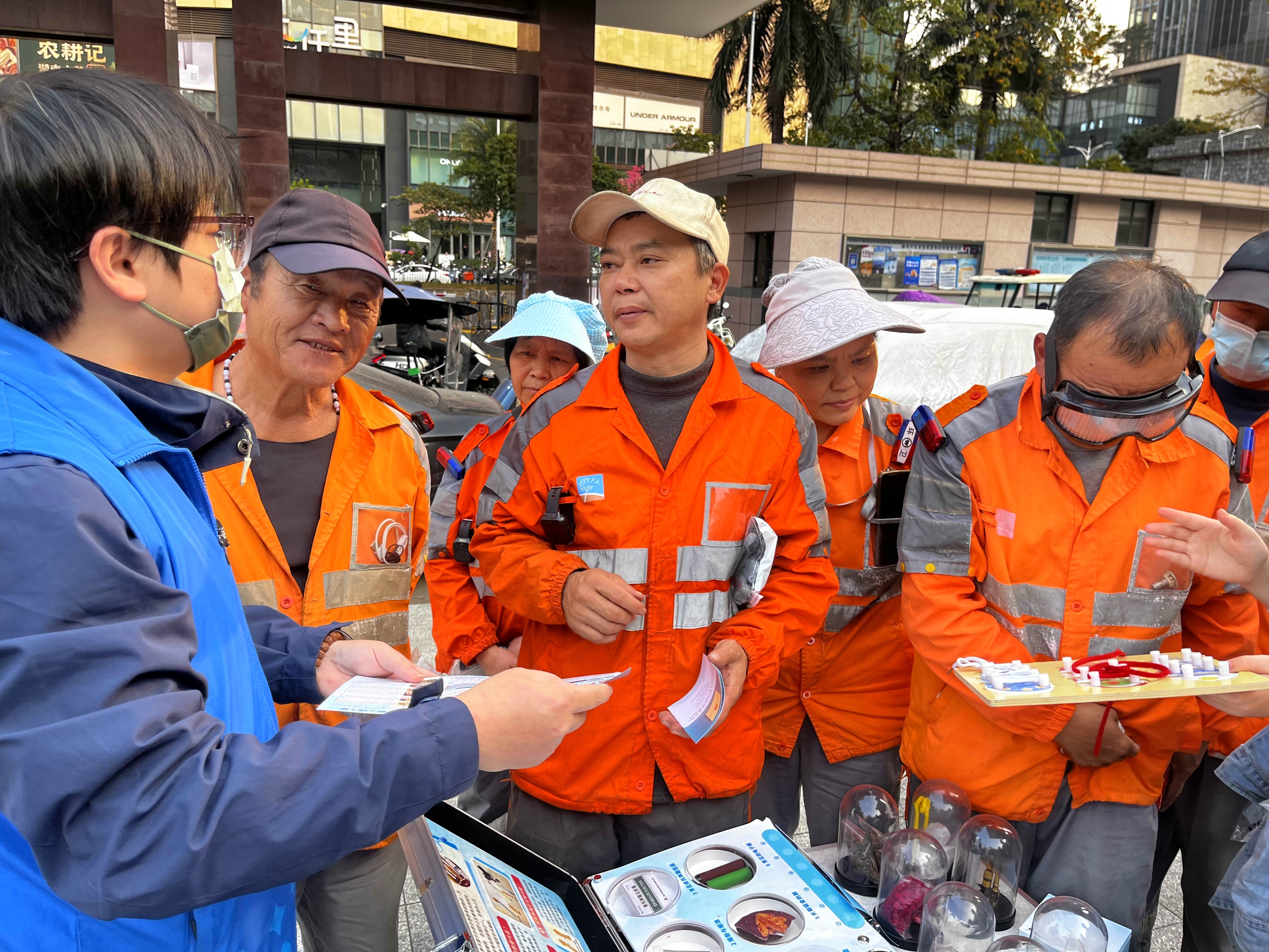 禁毒帮扶深入环卫工人队伍,西乡街道打造社区禁毒“移动探头”