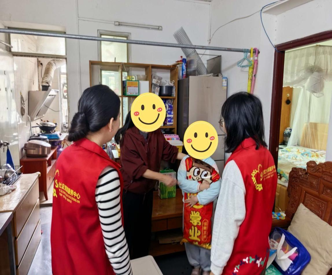 新春暖童心 慰问传温情 臣田社区春节前夕走访关爱困境儿童家庭