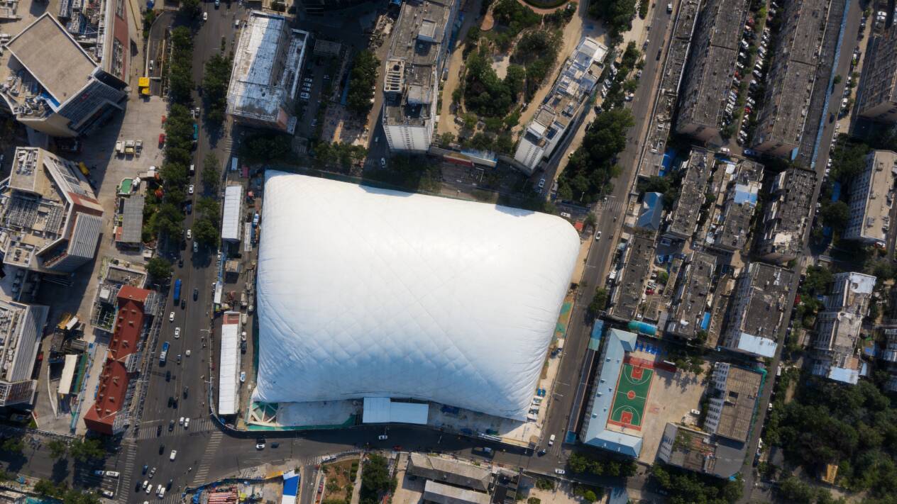 2025年下旬正在投入使用中的洪楼1905项目“基坑气膜”及其周边