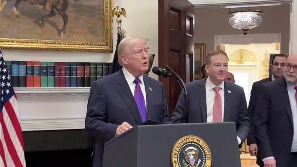 我在白宫向特朗普提问：他说非常期待四月访华