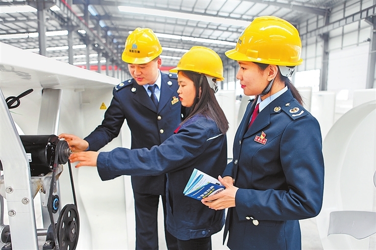 税务部门深入企业宣讲水资源税相关政策。受访者供图