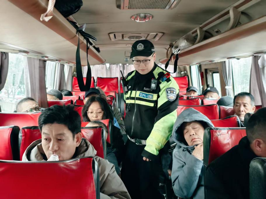 平安春运 交警同行——西安经开区多点发力筑牢春运安全防线