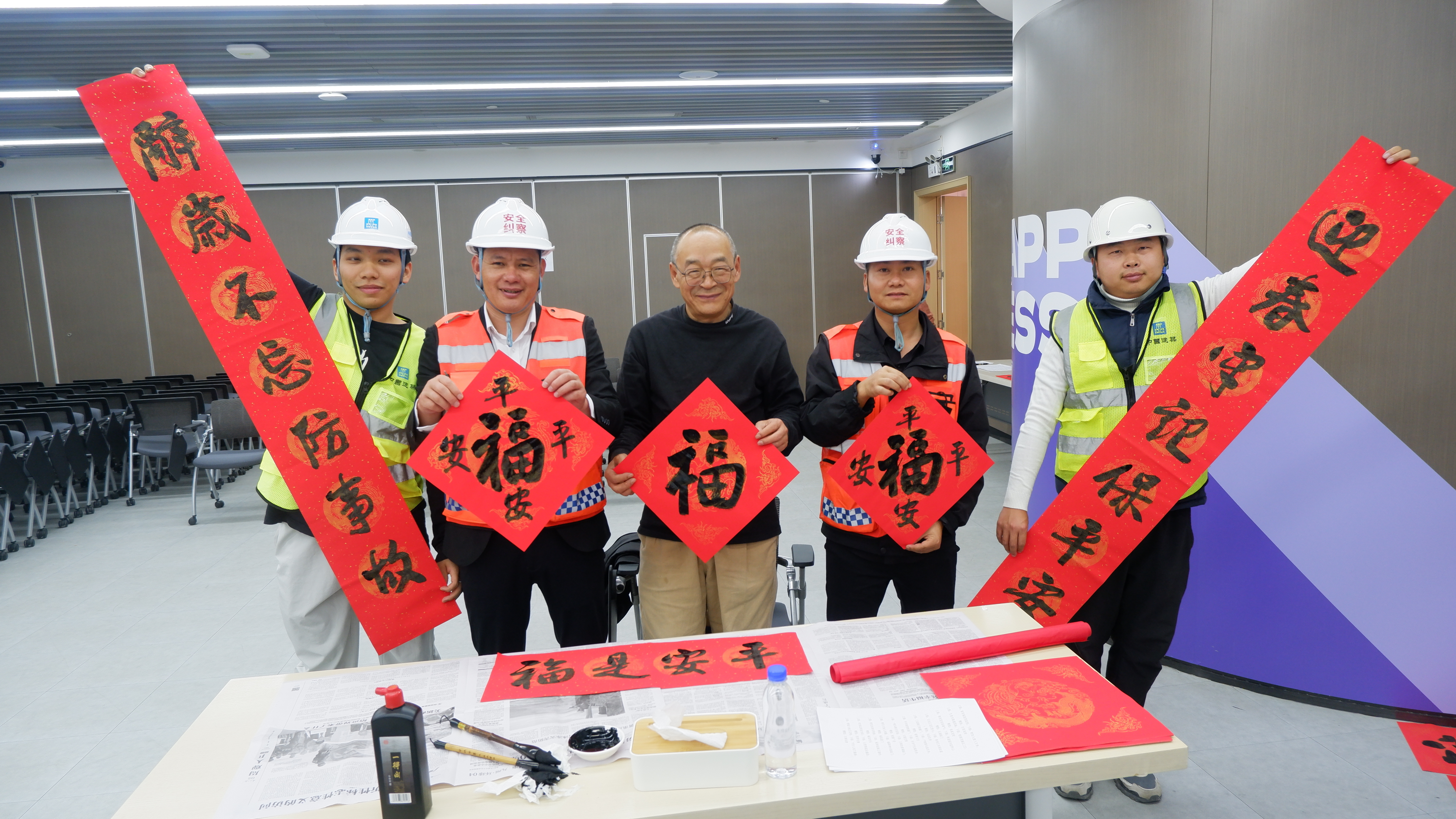 党建红引领年味暖 联建情共绘幸福春
