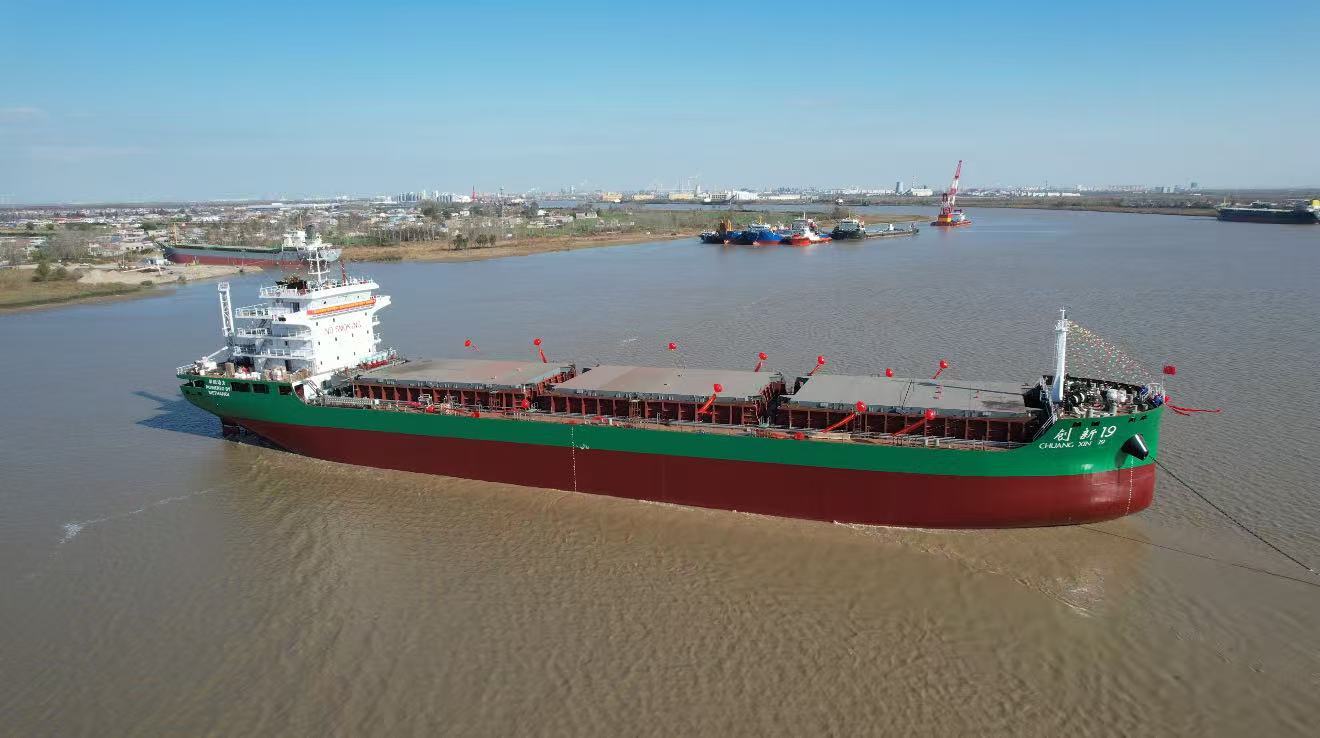 不烧油的船来了！国内首艘“喝”甲醇的巨轮首航，减排超90%