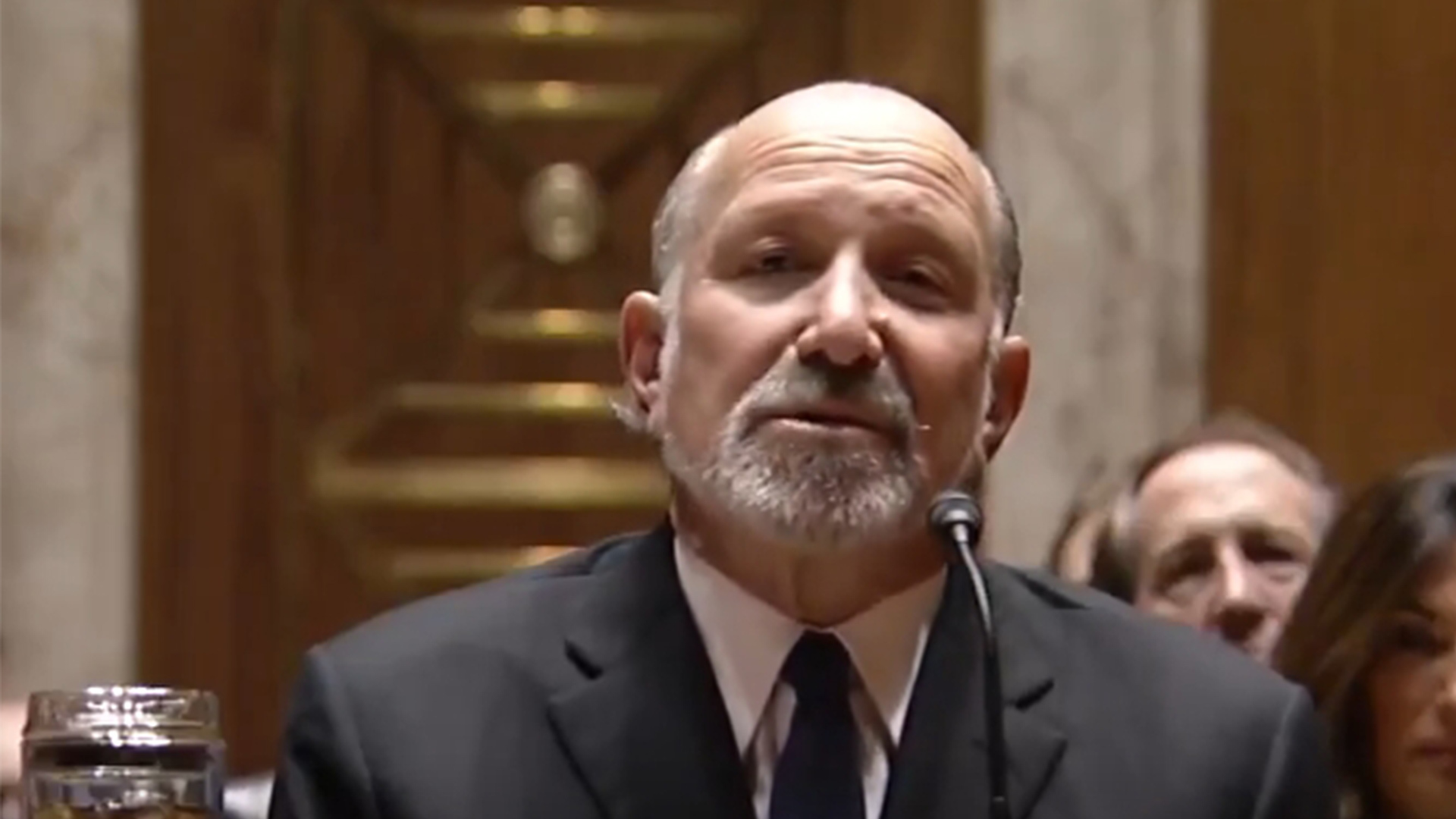 美商务部长卢特尼克承认上过爱泼斯坦的岛