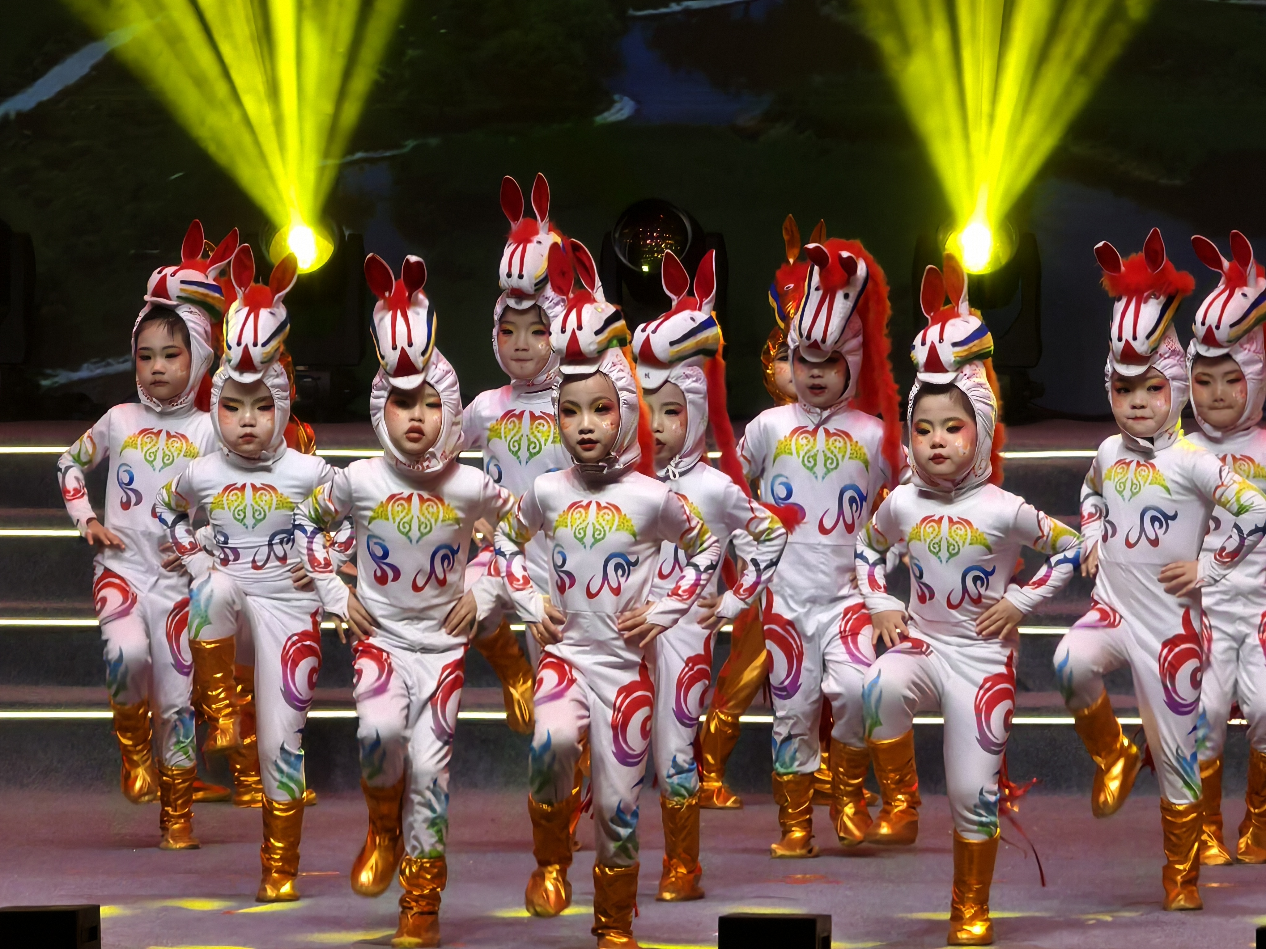 马跃盛世凤舞九天 魅力雍城再启新程——凤翔区2026年职工春节联欢晚会盛大启幕