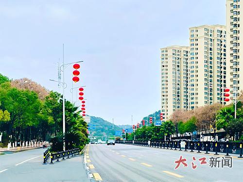 宜春街头挂起红灯笼