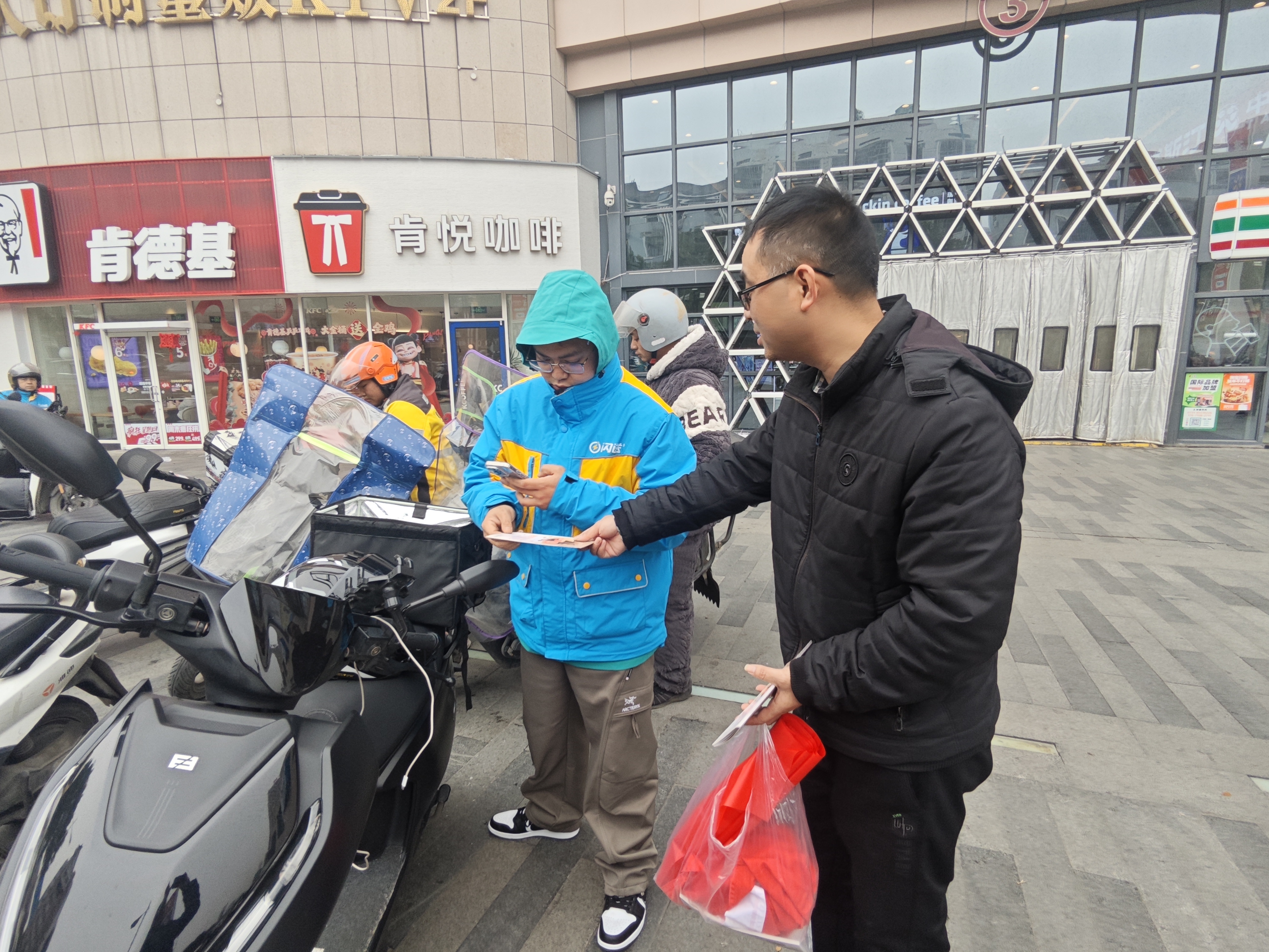 浓浓年味！长沙世茂环球金融中心，泰康人寿湖南分公司2026年新春游园荟好热闹！