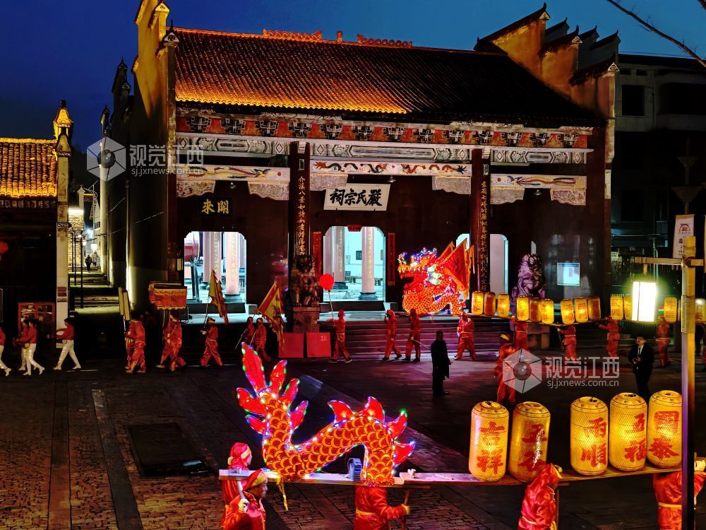 江西分宜：百米板凳龙闹新春（图）