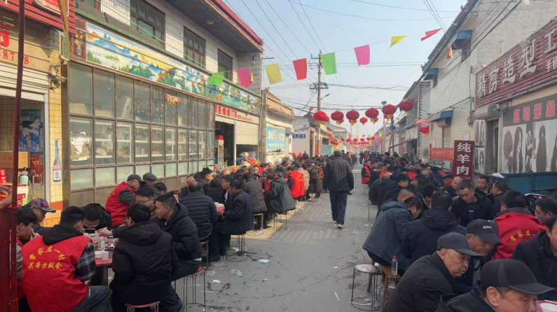 宁晋县大陆村镇常家庄一村举办全民大团圆活动